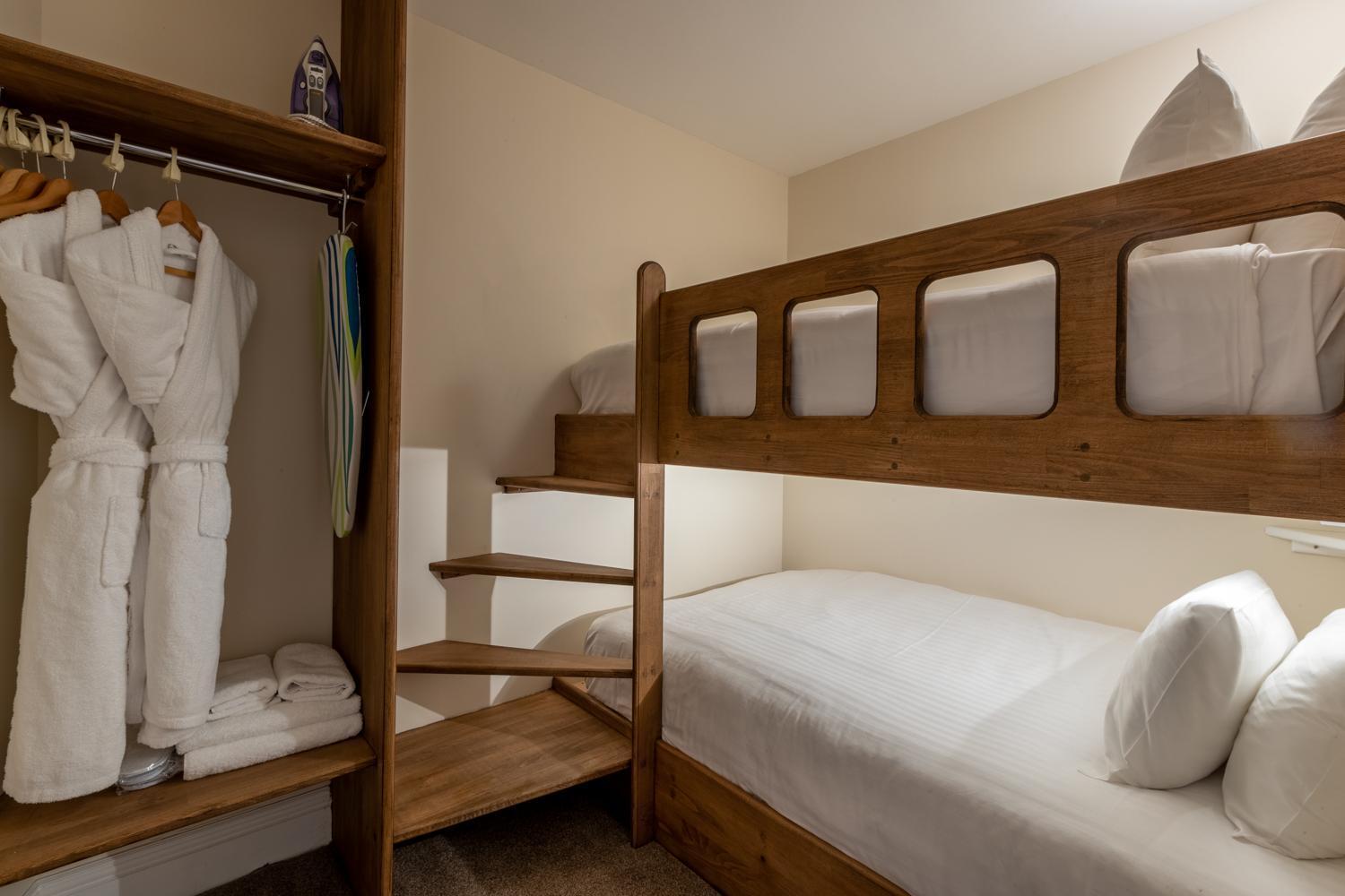 Lakes Hotel & Spa باونيس أون وينديرمير الغرفة الصورة A bunk bed